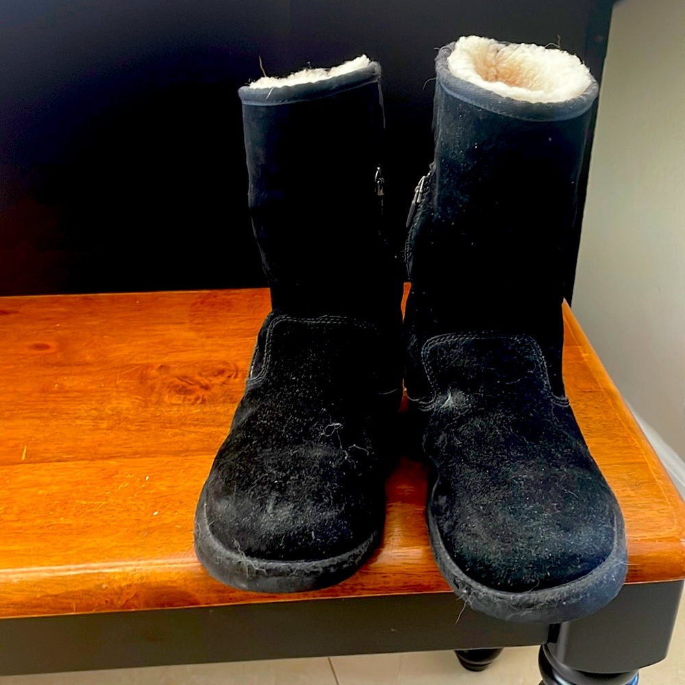 Girls size 3 Ugg